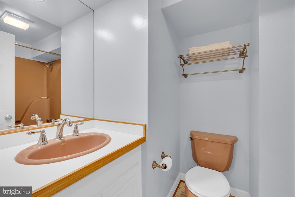 Warrenton, Virginia, 20187, United States, 3 Bedrooms Bedrooms, ,4 BathroomsBathrooms,Residential,For Sale,1977247