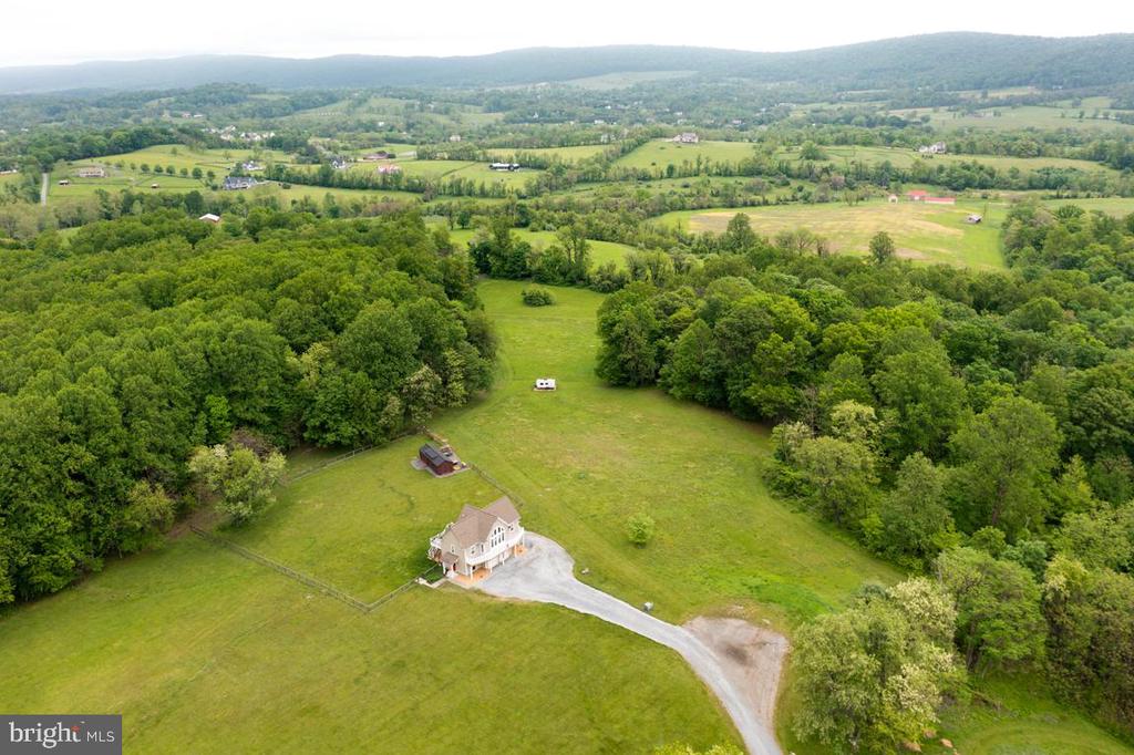 Hillsboro, Virginia, 20132, United States, 2 Bedrooms Bedrooms, ,2 BathroomsBathrooms,Residential,For Sale,1798286