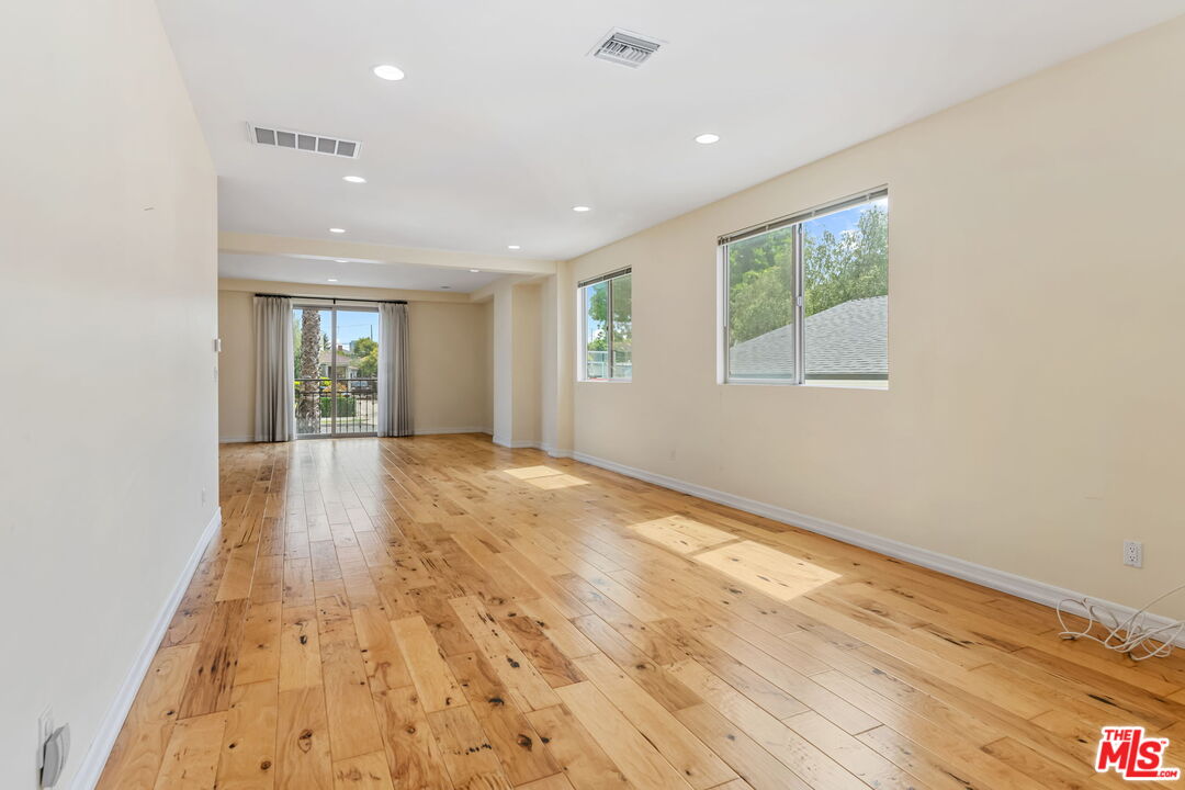 Los Angeles, California, 90025, United States, 6 Bedrooms Bedrooms, ,Residential,For Sale,1932013