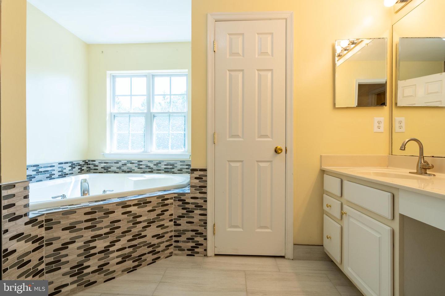 Pennington, New Jersey, 08534, United States, 3 Bedrooms Bedrooms, ,3 BathroomsBathrooms,Residential,For Sale,1939731