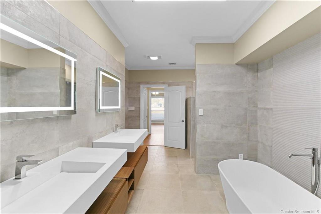 Lake Charles, Louisiana, 70605, United States, 5 Bedrooms Bedrooms, ,6 BathroomsBathrooms,Residential,For Sale,1974733