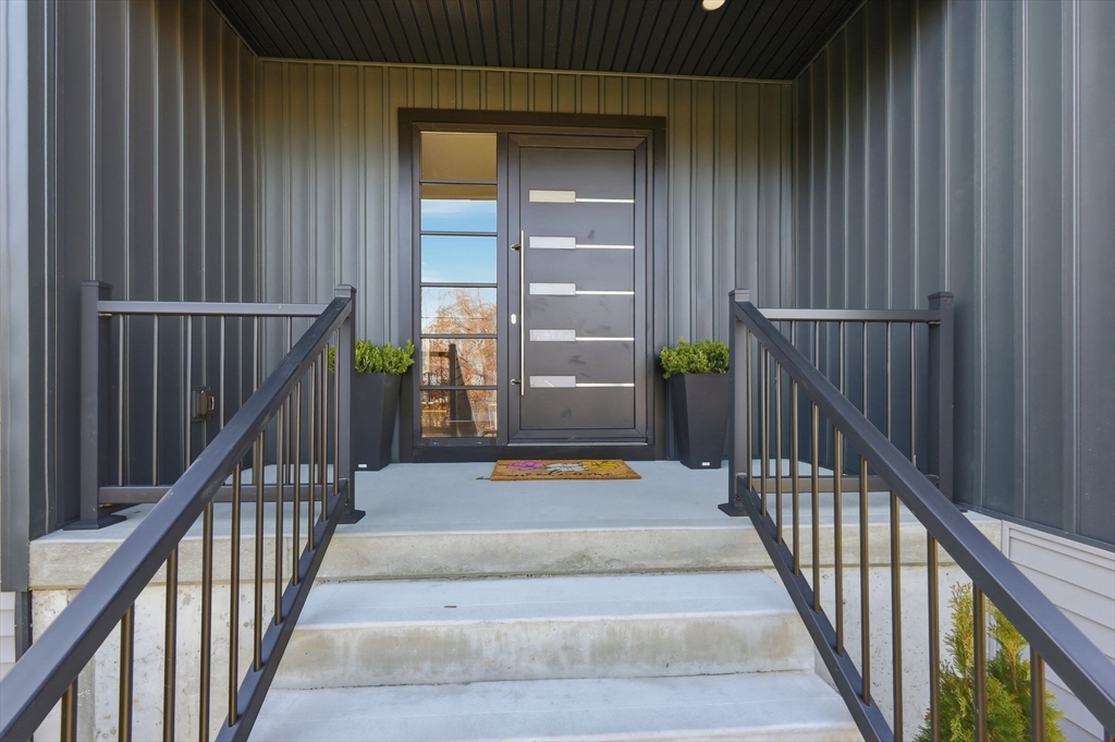 Holyoke, Massachusetts, 01040, United States, 3 Bedrooms Bedrooms, ,3 BathroomsBathrooms,Residential,For Sale,2003415