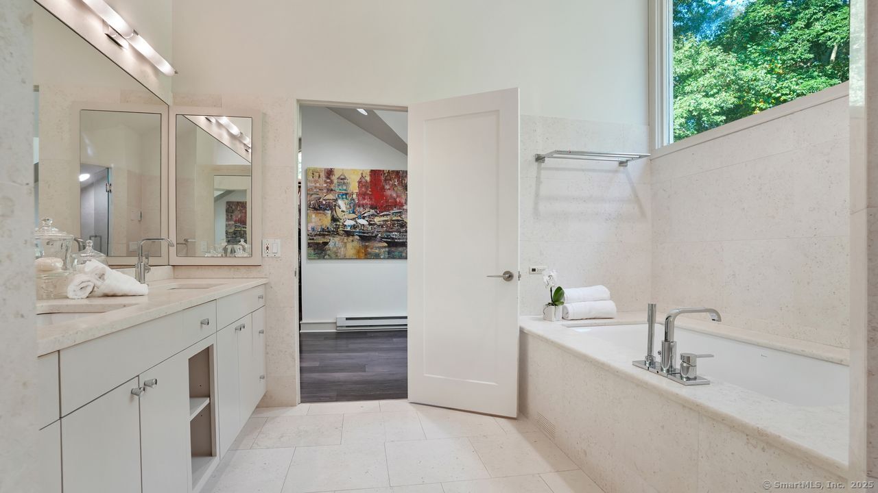 Westport, Connecticut, 06880, United States, 4 Bedrooms Bedrooms, ,4 BathroomsBathrooms,Residential,For Sale,1991642