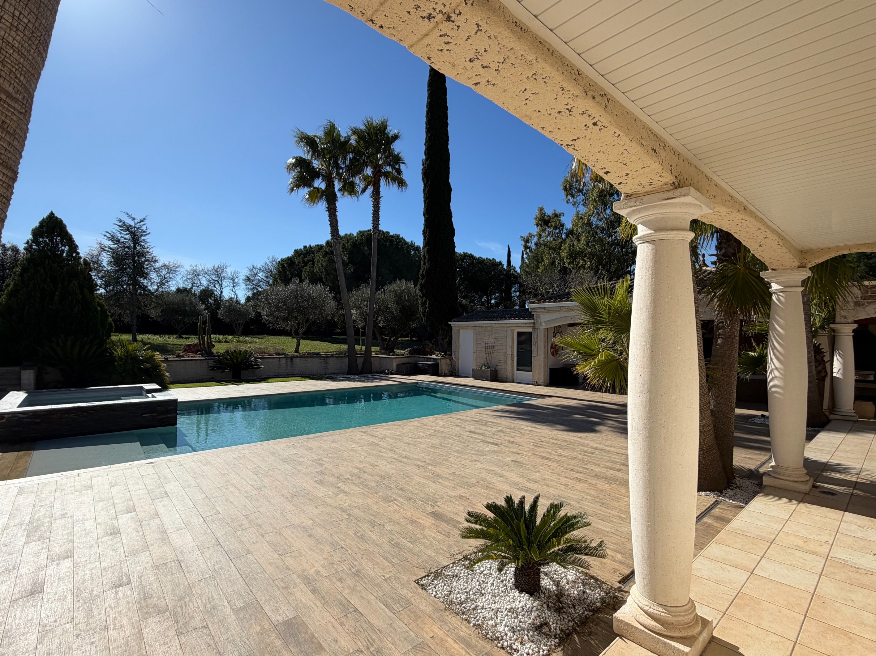  Just 10 minutes from the beaches, a spacious family villa in a lush park... - 物件實景