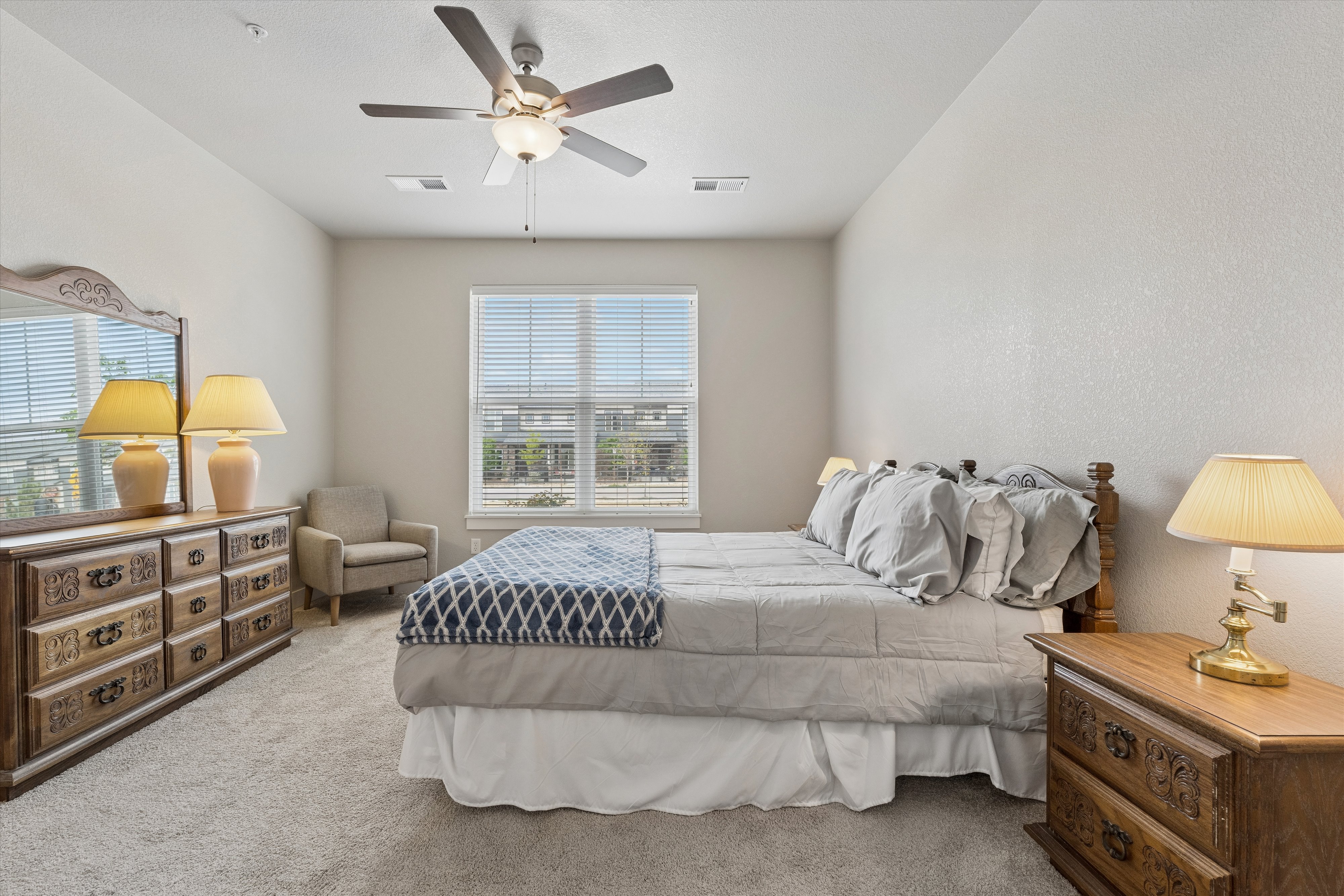  Enjoy Effortless, Lock-and-Leave Living in this Beautifully Finished Home - 物件實景