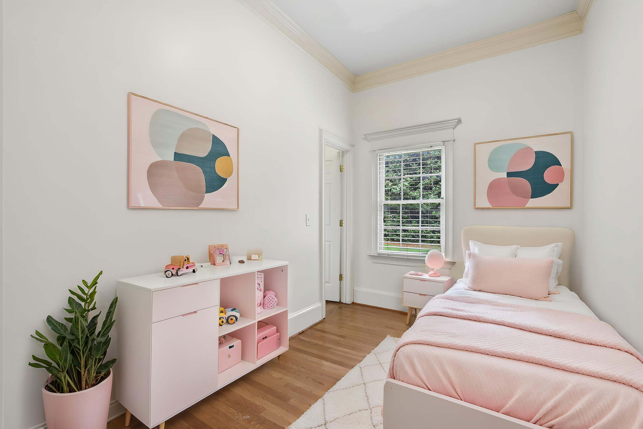  Handsome Updated Home with Amazing Space, Indoors and Out - 物件實景