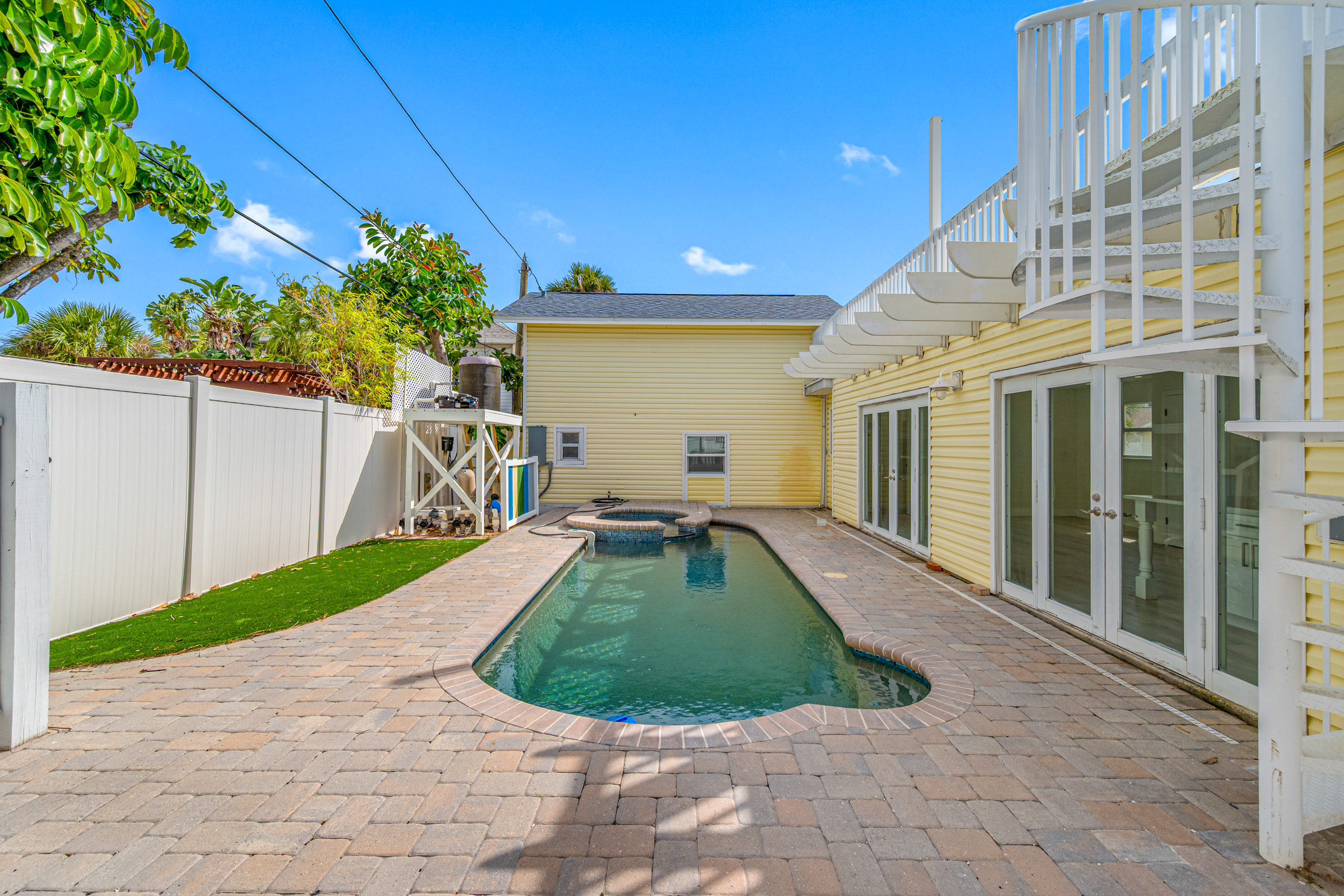 Treasure Island, Florida, 33706, United States, 3 Bedrooms Bedrooms, ,2 BathroomsBathrooms,Residential,For Sale,1983263