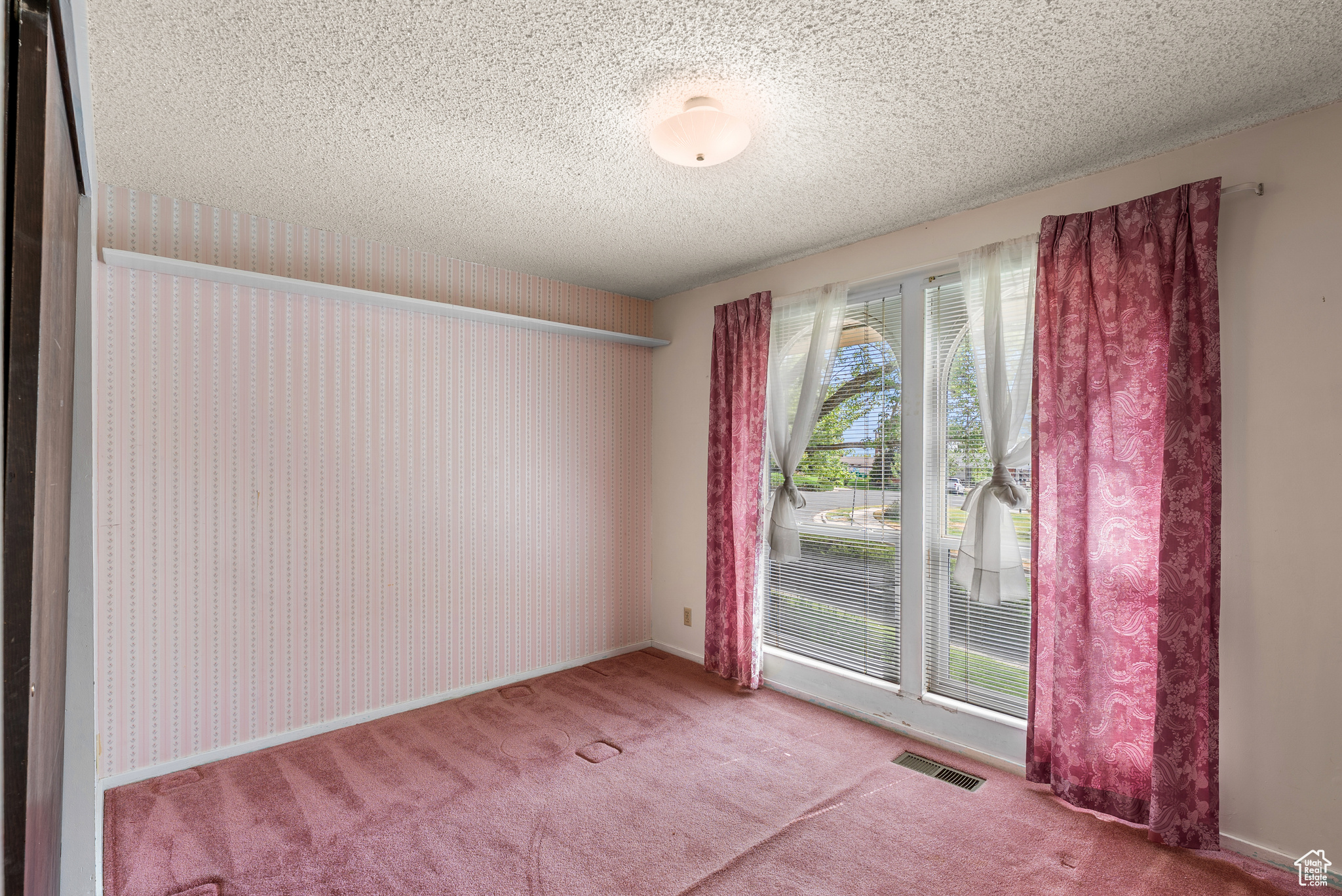 Farmington, Utah, 84025, United States, 5 Bedrooms Bedrooms, ,1 BathroomBathrooms,Residential,For Sale,1927310