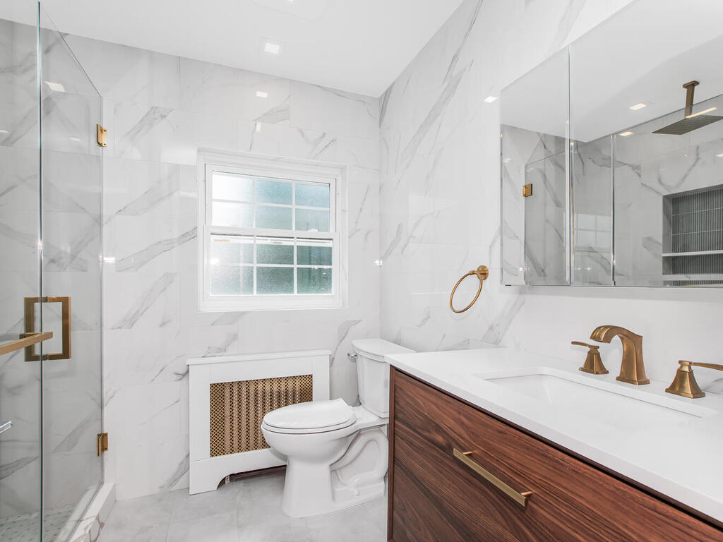 Yonkers, New York, 10701, United States, 6 Bedrooms Bedrooms, ,3 BathroomsBathrooms,Residential,For Sale,1904249