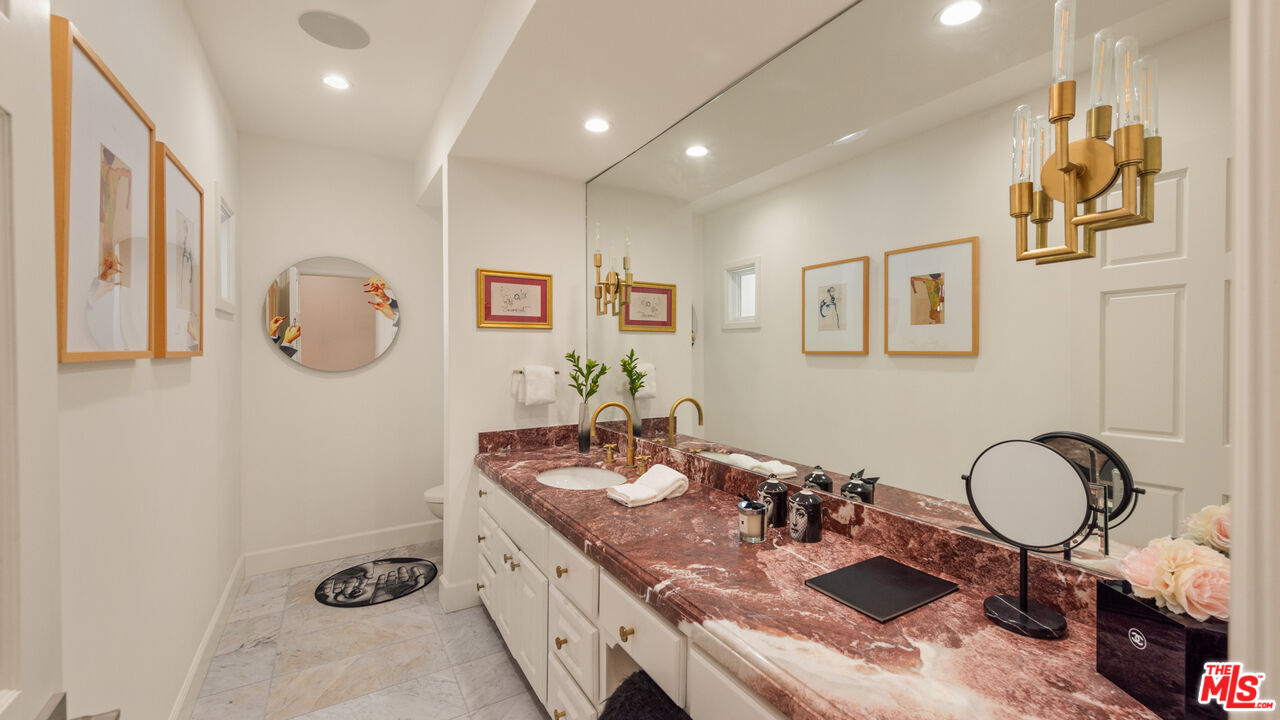 Los Angeles, California, 90049, United States, 5 Bedrooms Bedrooms, ,4 BathroomsBathrooms,Residential,For Sale,1889913
