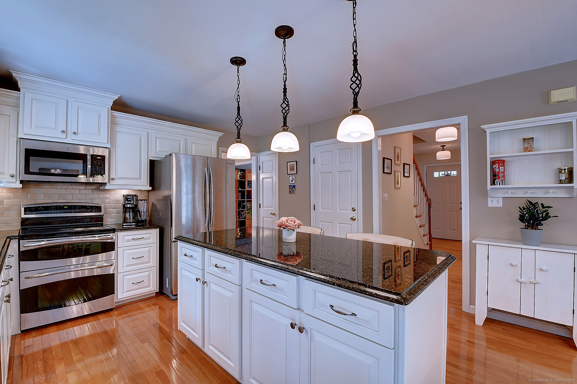 Cheshire, Connecticut, 06410, United States, 3 Bedrooms Bedrooms, ,3 BathroomsBathrooms,Residential,For Sale,1987474