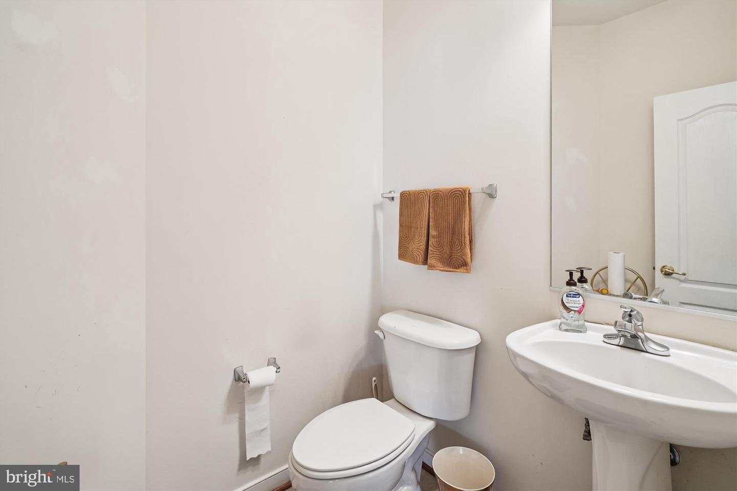 Woodbridge, Virginia, 22193, United States, 4 Bedrooms Bedrooms, ,5 BathroomsBathrooms,Residential,For Sale,1950998
