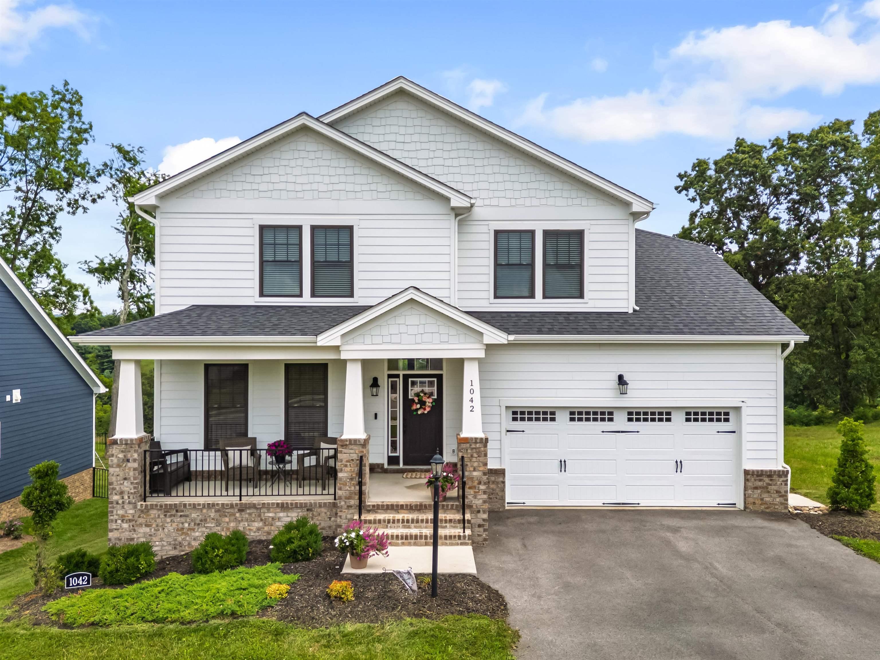 Christiansburg, Virginia, 24073, United States, 4 Bedrooms Bedrooms, ,5 BathroomsBathrooms,Residential,For Sale,1903895