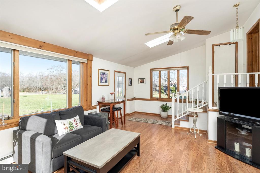 Allentown, New Jersey, 08501, United States, 4 Bedrooms Bedrooms, ,3 BathroomsBathrooms,Residential,For Sale,1998069