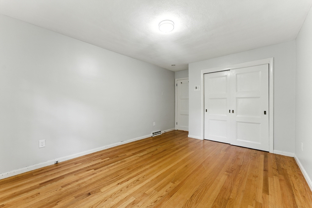Longmeadow, Massachusetts, 01106, United States, 3 Bedrooms Bedrooms, ,3 BathroomsBathrooms,Residential,For Sale,1933397