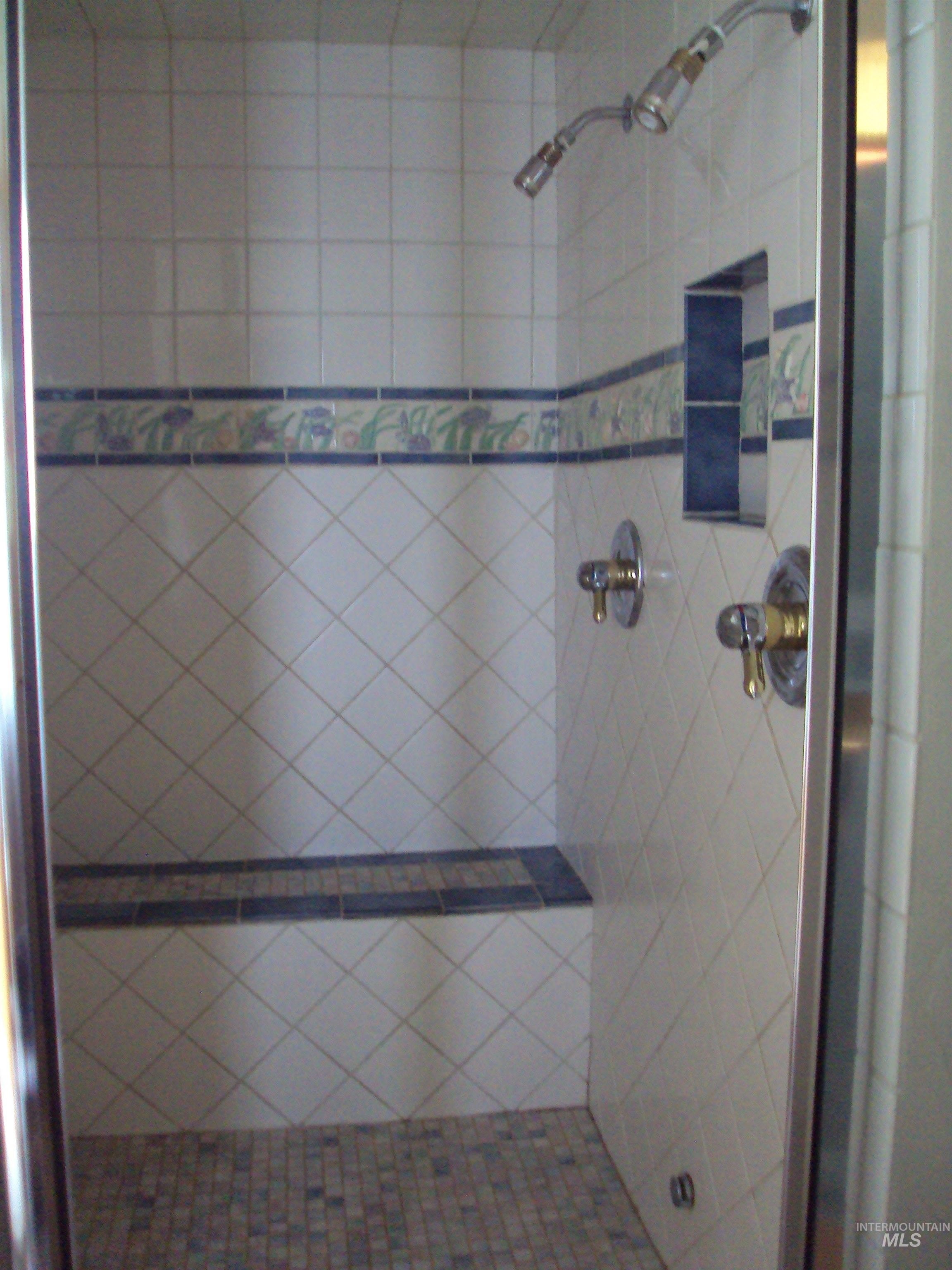 Lewiston, Idaho, 83501, United States, 5 Bedrooms Bedrooms, ,4 BathroomsBathrooms,Residential,For Sale,1905488