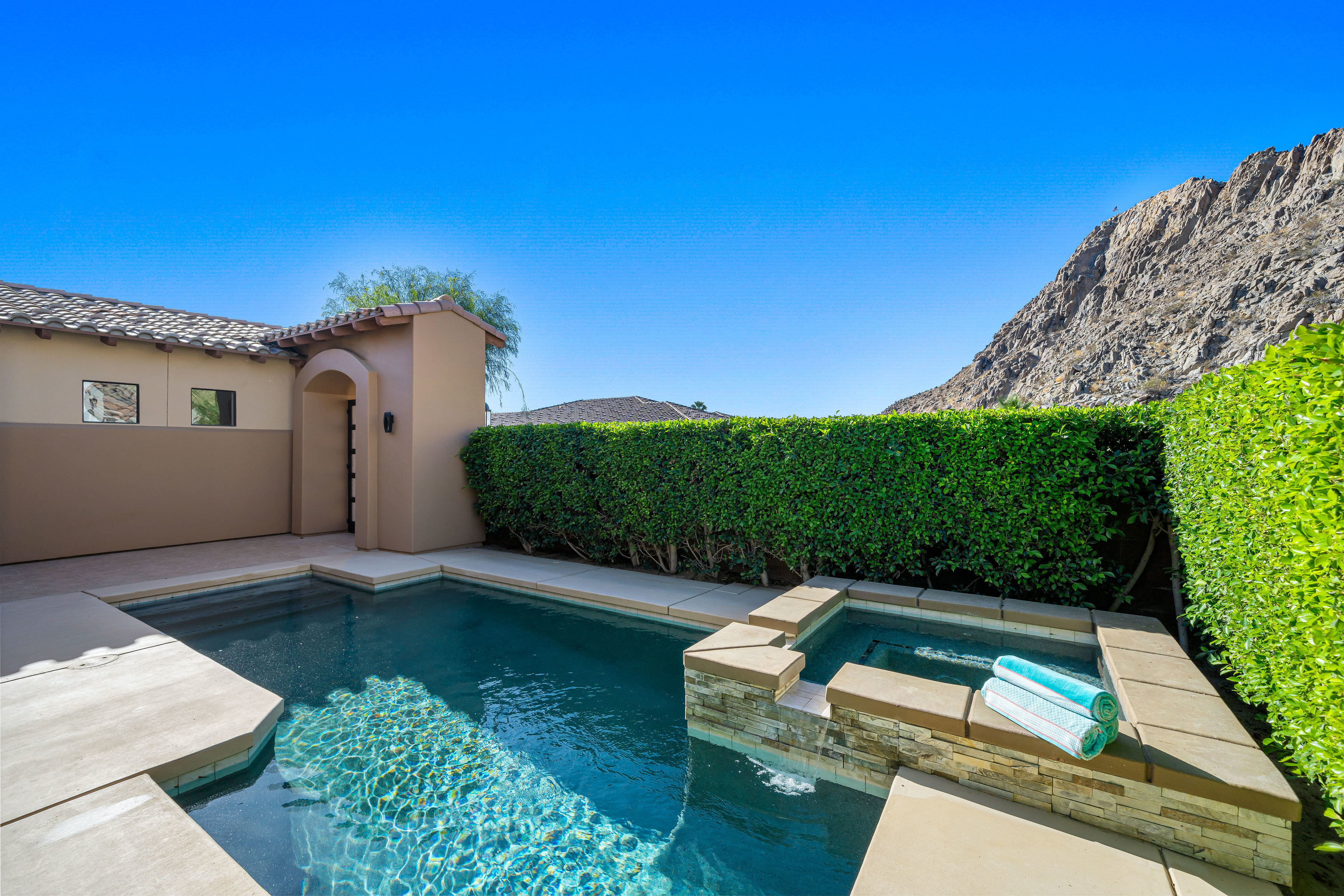  South Facing Gated La Quinta Pool Home - 物件實景