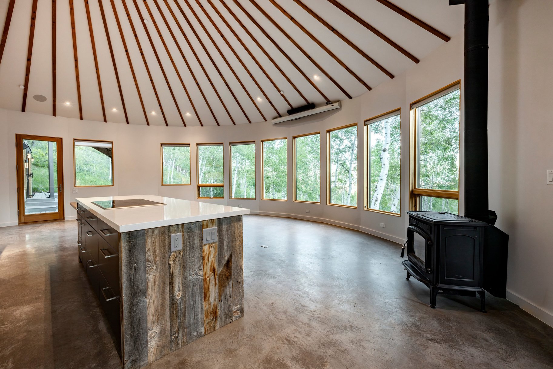  One of a Kind Mountain Retreat on Nearly 12 Acres with Panoramic Ski Resort View - 物件實景