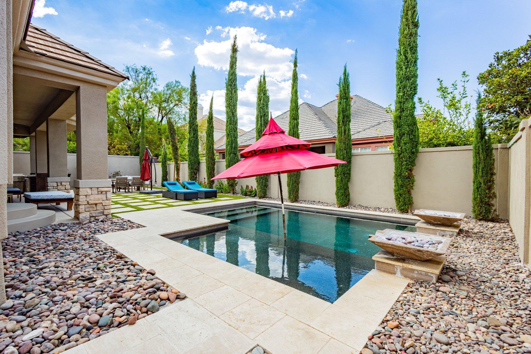  Queensridge single story Home with Backyard Oasis - 物件實景