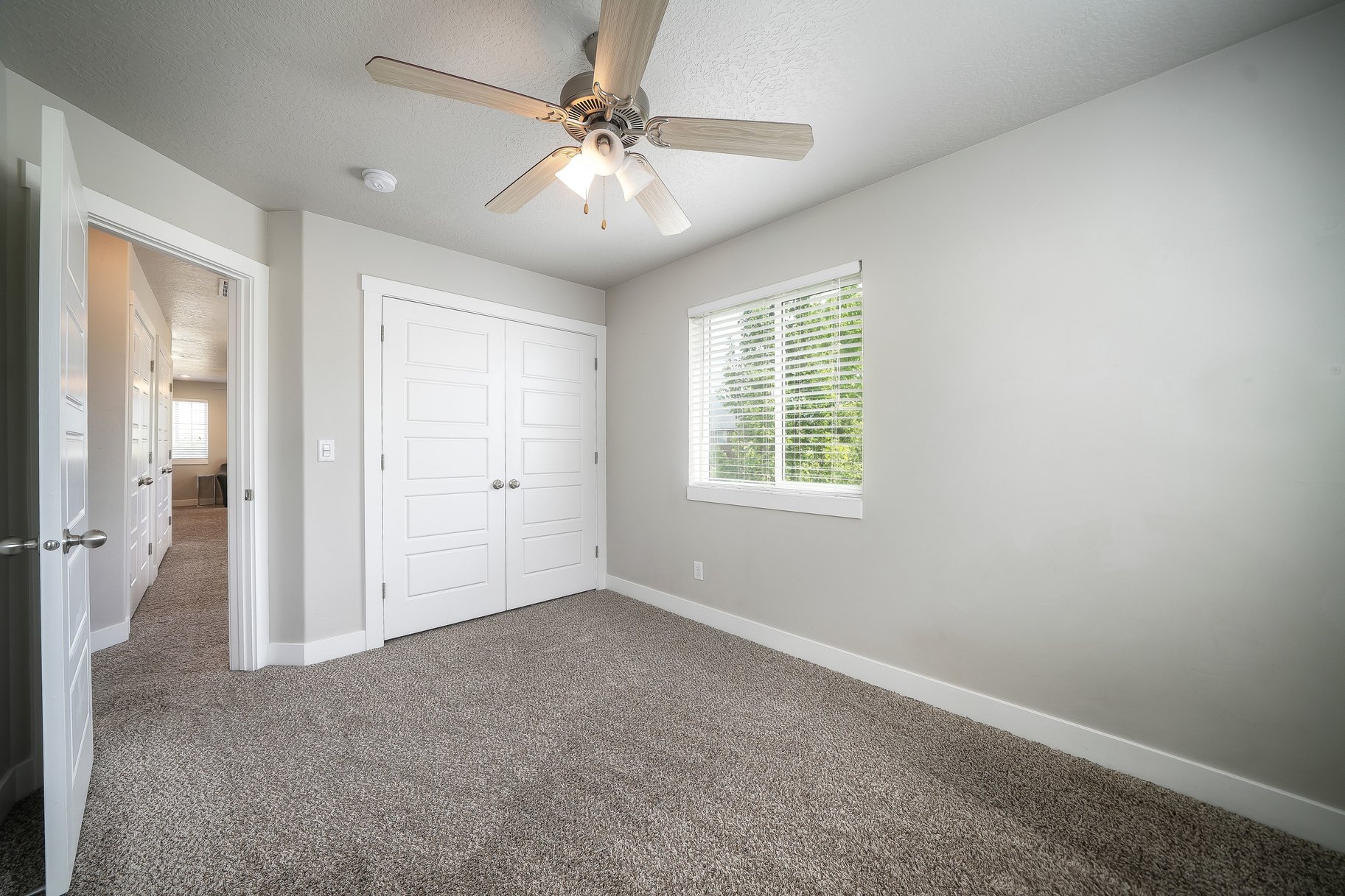  Charming, Very Clean End Unit Townhome in Logan - 物件實景