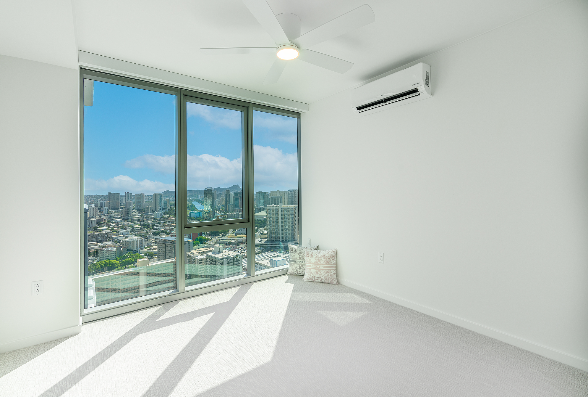 Honolulu, Hawaii, 96814, United States, 2 Bedrooms Bedrooms, ,2 BathroomsBathrooms,Residential,For Sale,2005492