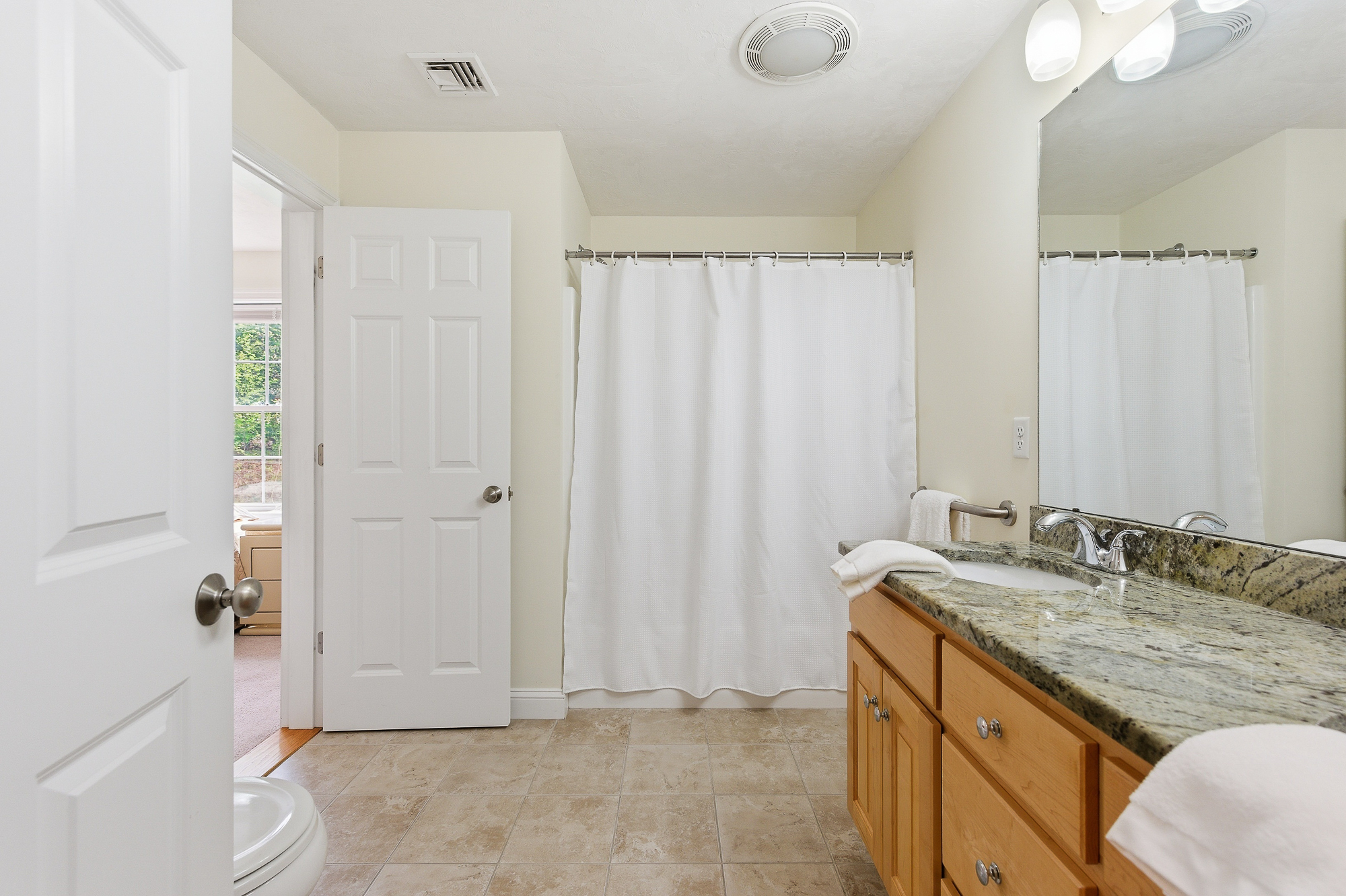  8 Victoria Circle, Shrewsbury, MA 01545 - 物件實景