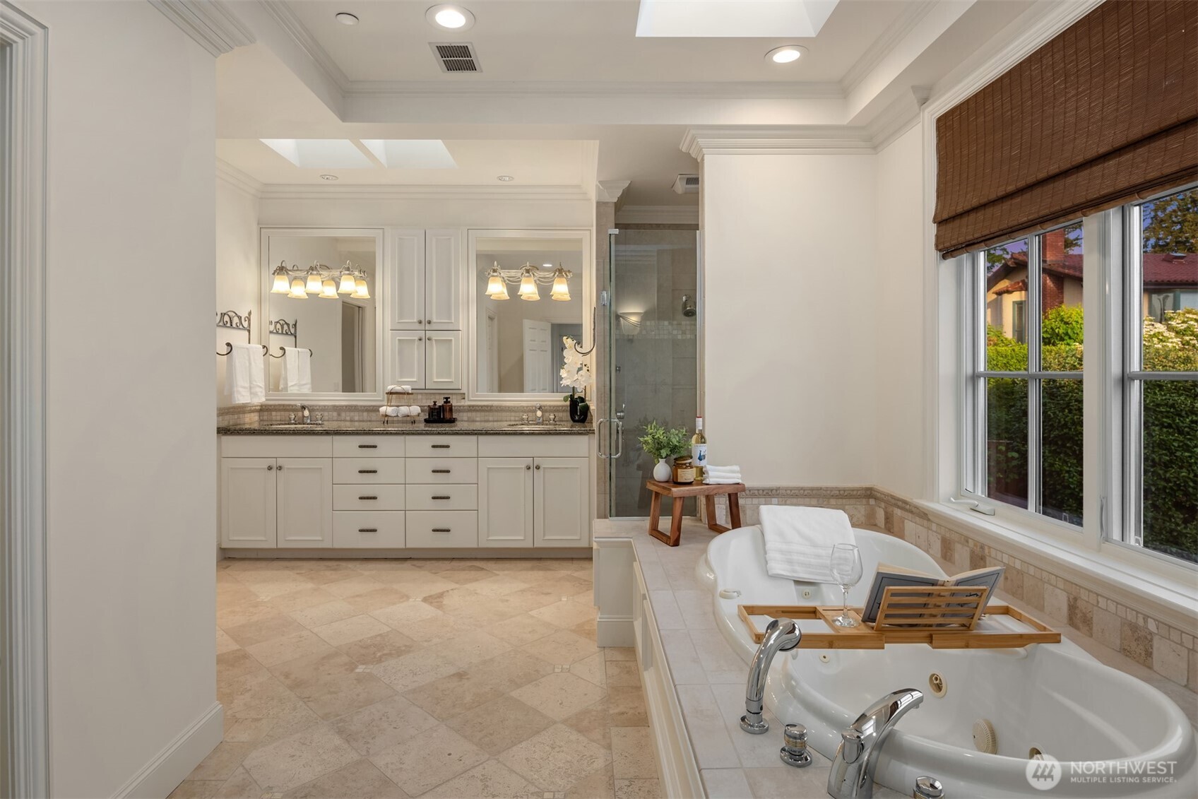 Clyde Hill, Washington, 98004, United States, 4 Bedrooms Bedrooms, ,4 BathroomsBathrooms,Residential,For Sale,1805060