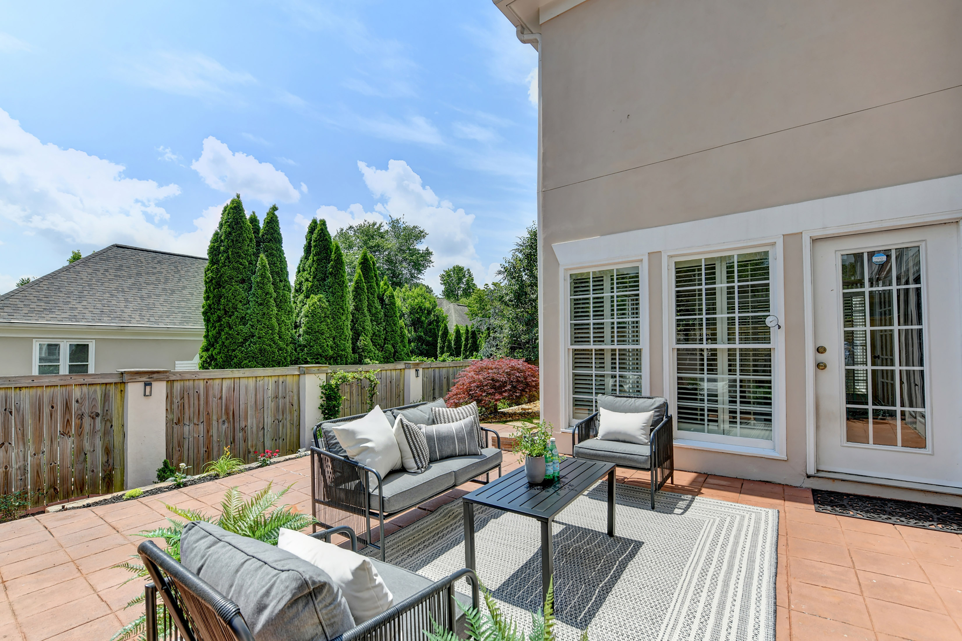  Charming Home Located In A Sought-After Swim And Tennis Community - 物件實景
