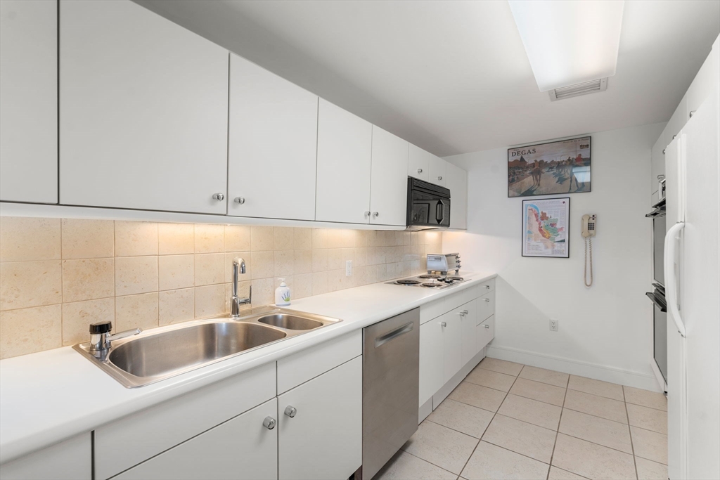 Cambridge, Massachusetts, 02142, United States, 2 Bedrooms Bedrooms, ,3 BathroomsBathrooms,Residential,For Sale,1784887