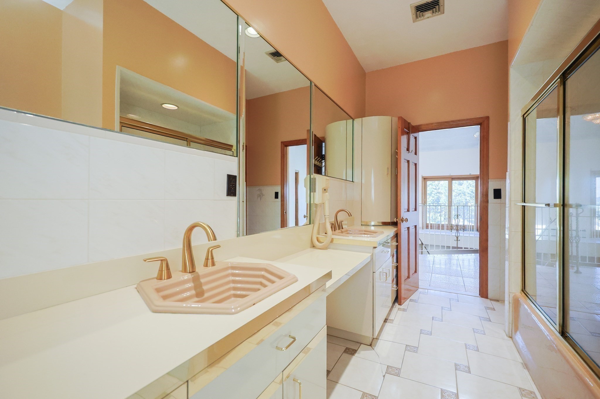 Revere, Massachusetts, 02151, United States, 4 Bedrooms Bedrooms, ,2 BathroomsBathrooms,Residential,For Sale,1934977