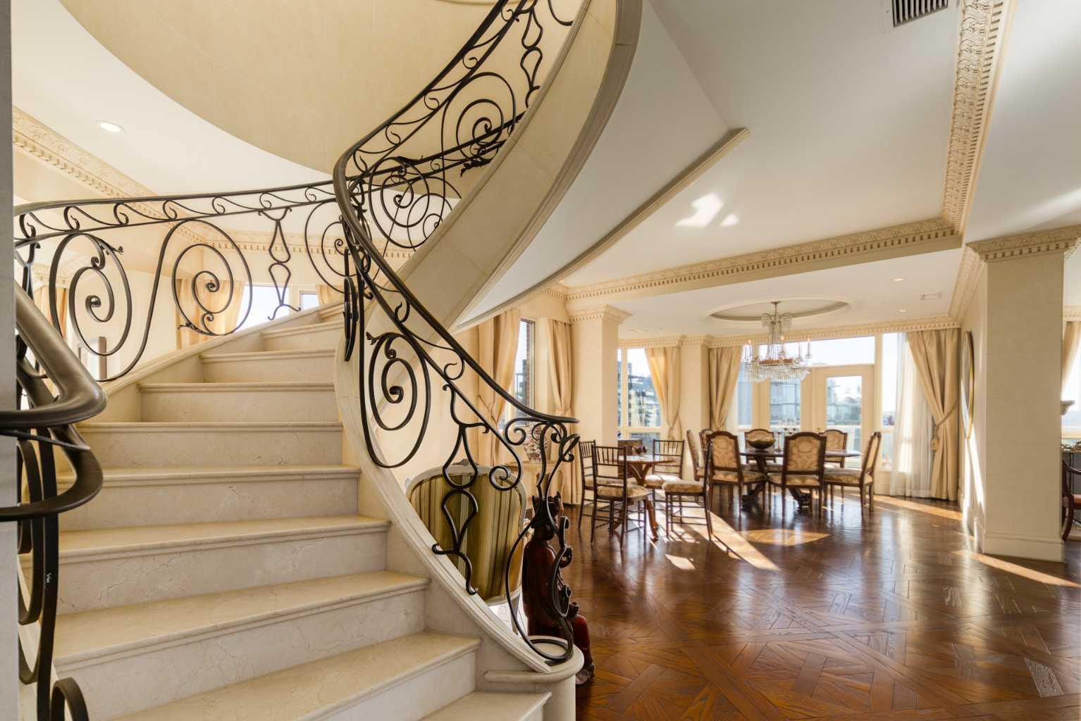 CALGARY, Alberta, T2P 5J9, CA, 2 Bedrooms Bedrooms, ,6 BathroomsBathrooms,Residential,For Sale,1987671