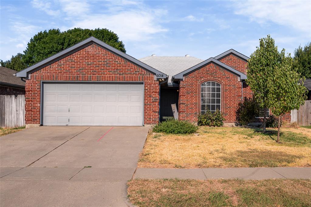Harwood Crossing Dr, Arlington, TX 76018