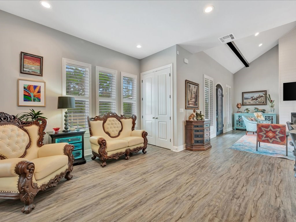 Lufkin, Texas, 75901, United States, 3 Bedrooms Bedrooms, ,2 BathroomsBathrooms,Residential,For Sale,1996440