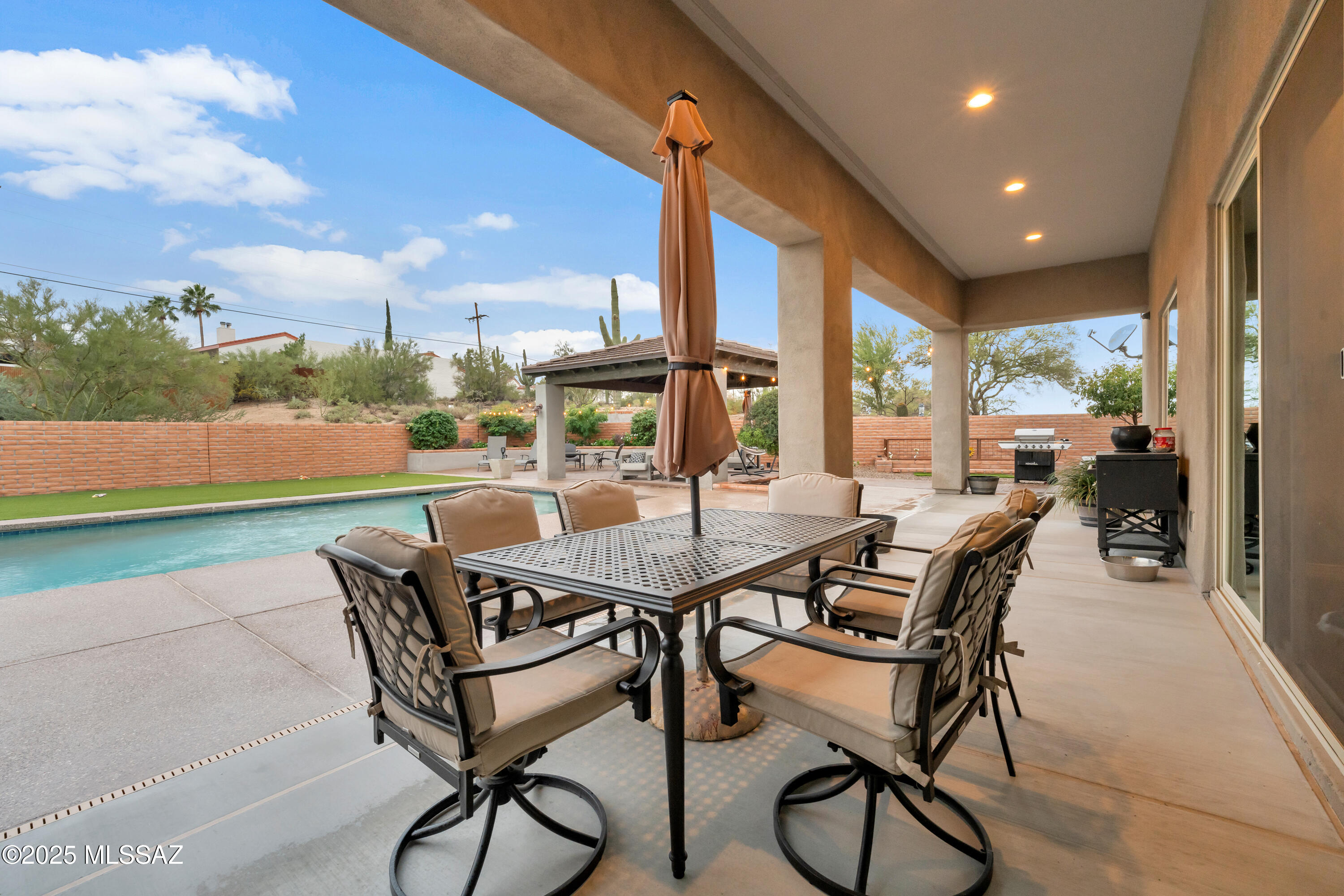 Tucson, Arizona, 85742, United States, 4 Bedrooms Bedrooms, ,4 BathroomsBathrooms,Residential,For Sale,2003188