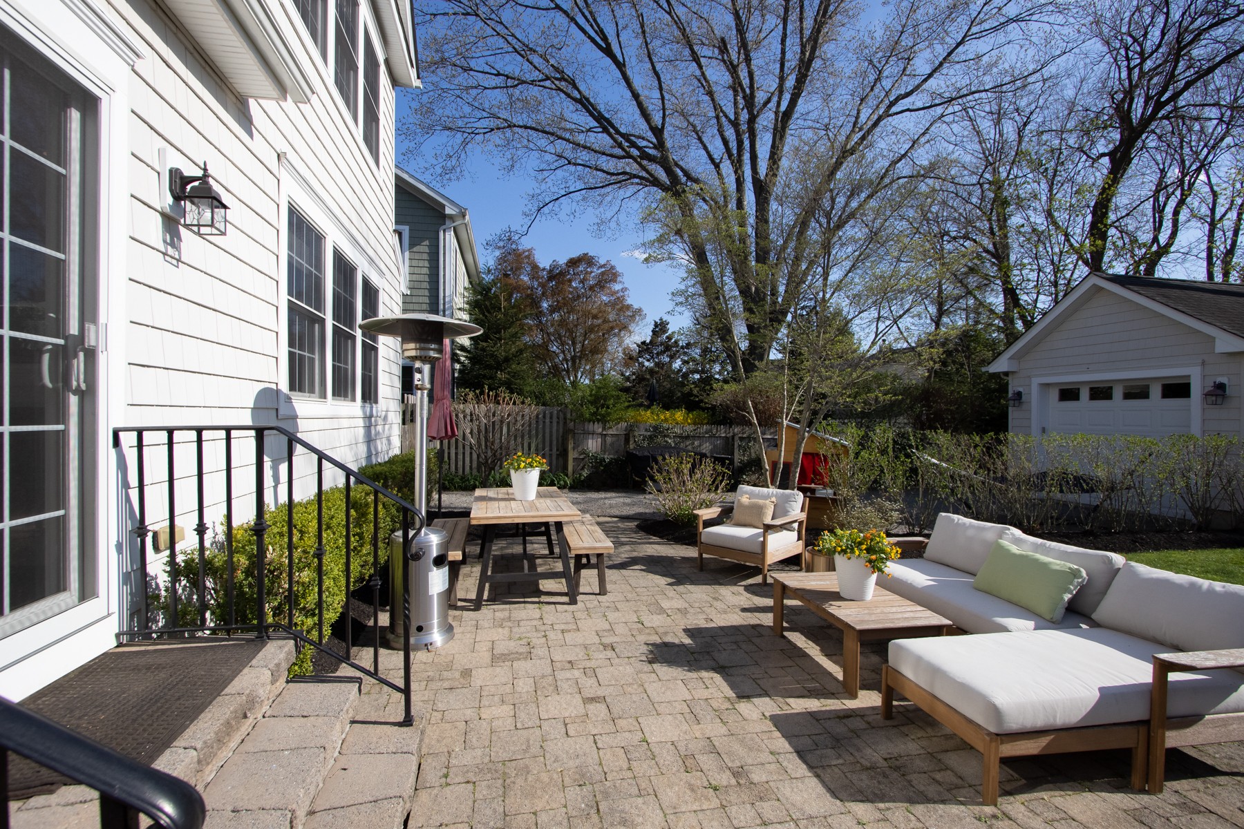  Beautifully designed home offers the perfect blend of comfort, style, - 物件實景