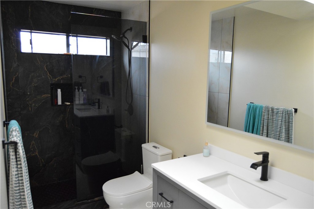 Los Angeles, California, 90025, United States, 2 Bedrooms Bedrooms, ,3 BathroomsBathrooms,Residential,For Sale,1900779