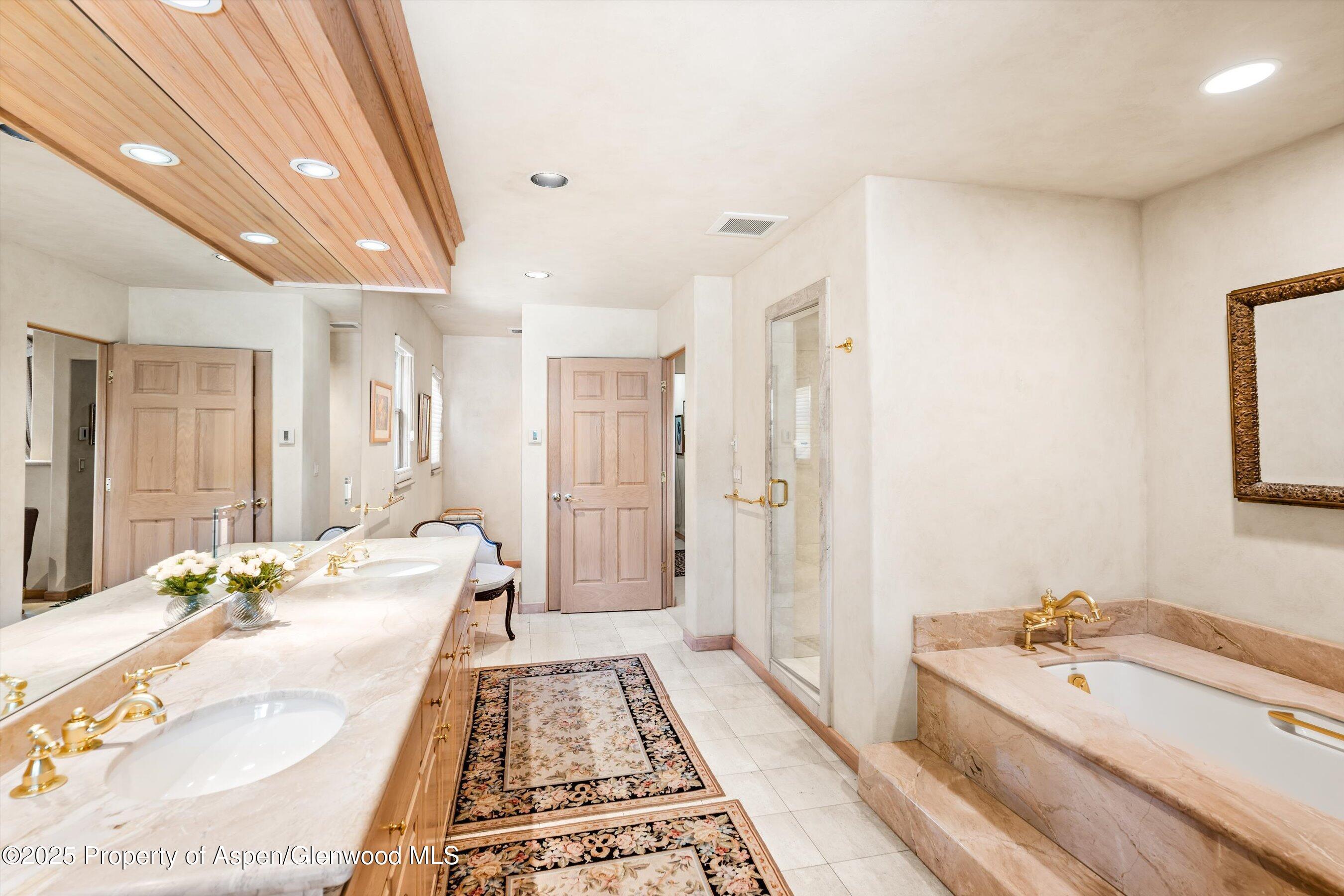 Aspen, Colorado, 81611, United States, 3 Bedrooms Bedrooms, ,4 BathroomsBathrooms,Residential,For Sale,1779623