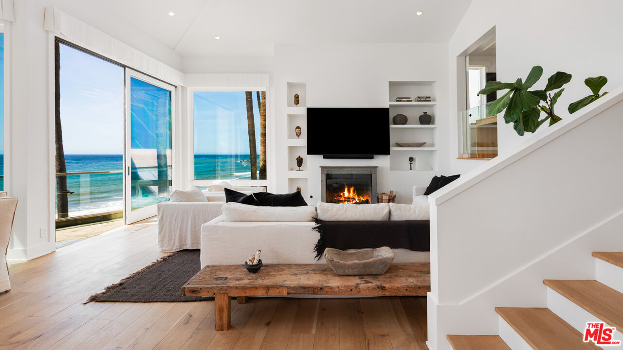 Malibu, California, 90265, United States, 4 Bedrooms Bedrooms, ,5 BathroomsBathrooms,Residential,For Sale,1897741