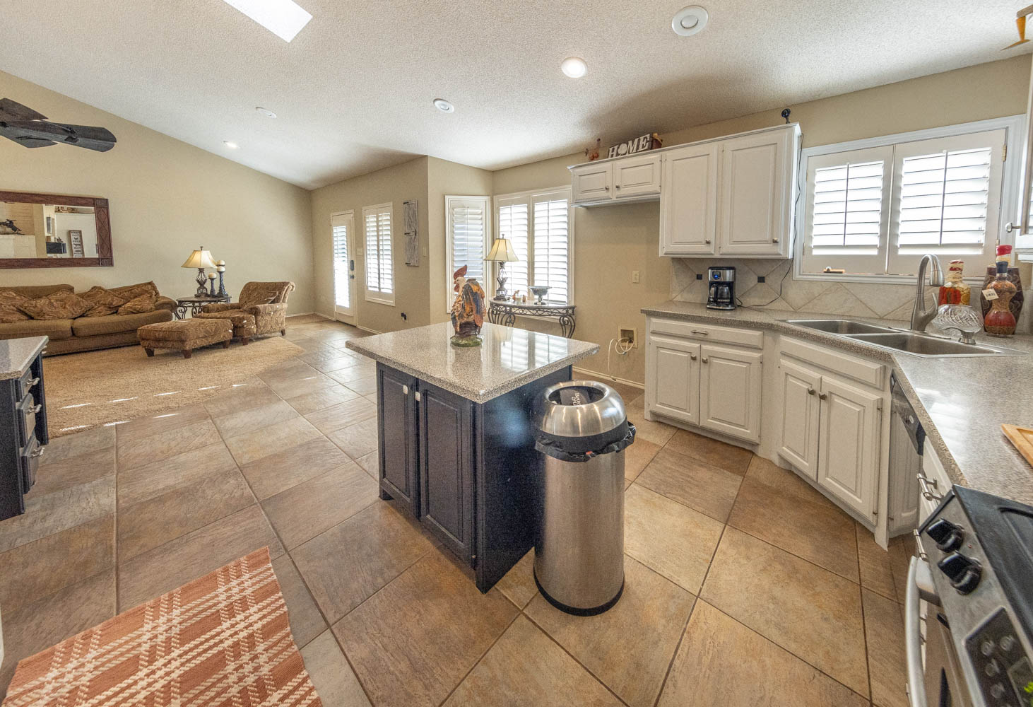 Levelland, Texas, 79336, United States, 4 Bedrooms Bedrooms, ,3 BathroomsBathrooms,Residential,For Sale,1901837