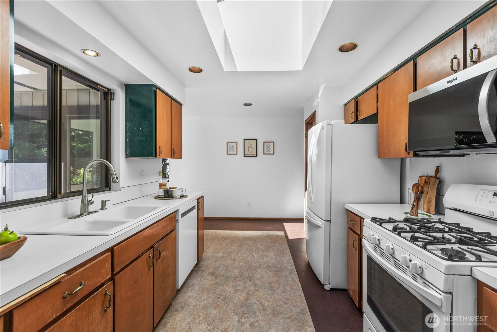Edmonds, Washington, 98026, United States, 3 Bedrooms Bedrooms, ,1 BathroomBathrooms,Residential,For Sale,1950976