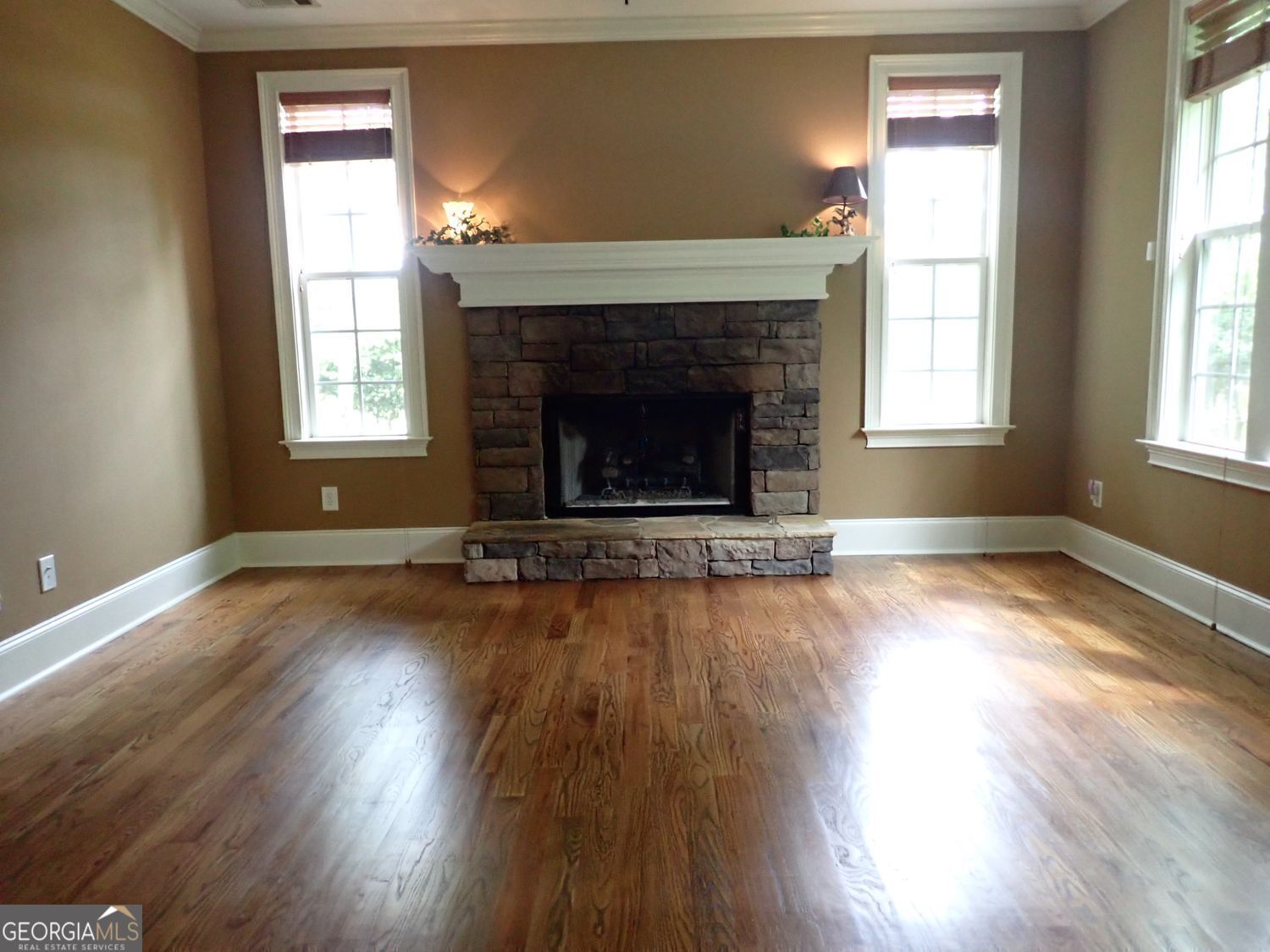 Barnesville, Georgia, 30204, United States, 2 Bedrooms Bedrooms, ,3 BathroomsBathrooms,Residential,For Sale,1910372