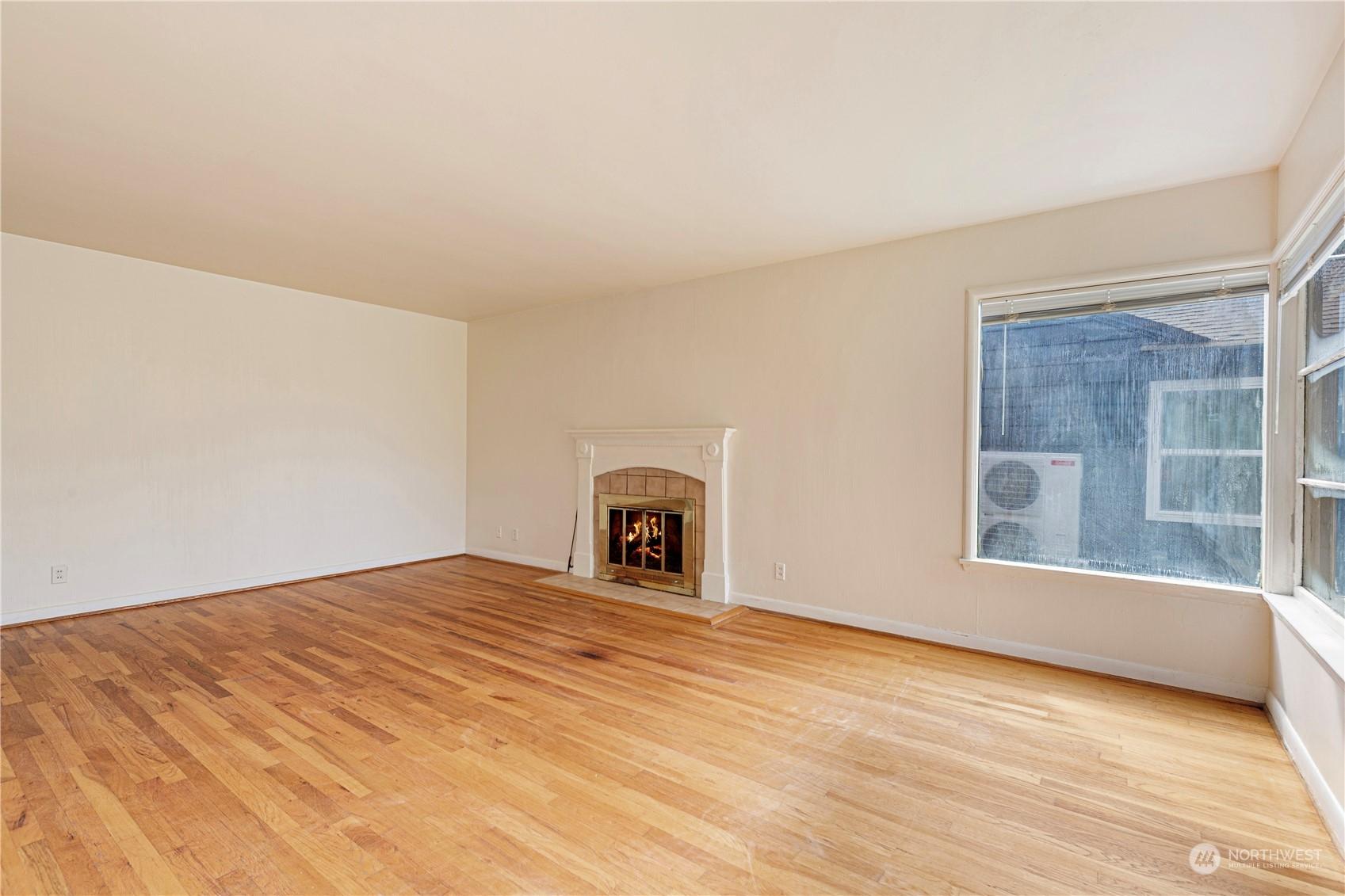 SEATTLE, Washington, 98199, United States, 2 Bedrooms Bedrooms, ,1 BathroomBathrooms,Residential,For Sale,1695948