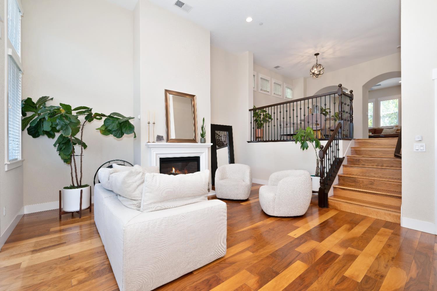 Sacramento, California, 95818, United States, 3 Bedrooms Bedrooms, ,3 BathroomsBathrooms,Residential,For Sale,1988052