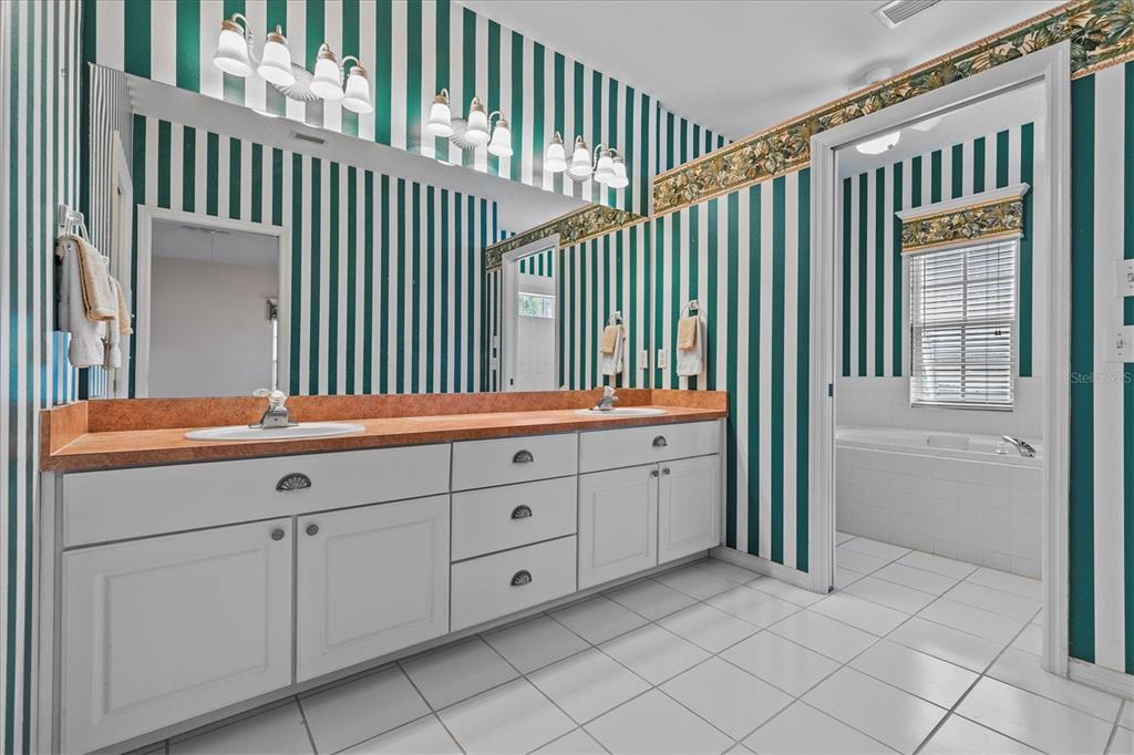 Tarpon Springs, Florida, 34689, United States, 3 Bedrooms Bedrooms, ,3 BathroomsBathrooms,Residential,For Sale,1947969