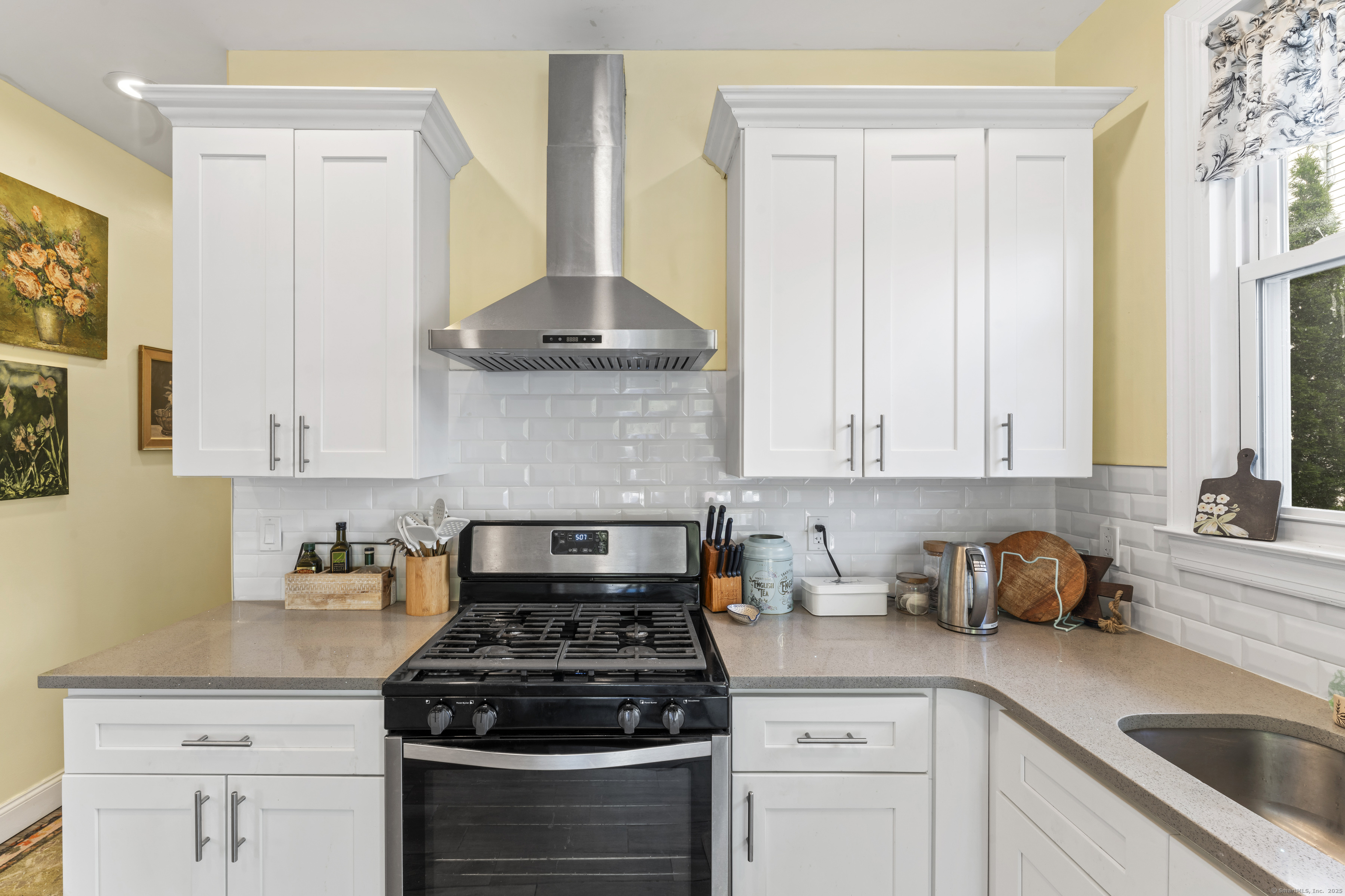 West Haven, Connecticut, 06516, United States, 5 Bedrooms Bedrooms, ,2 BathroomsBathrooms,Residential,For Sale,1858012