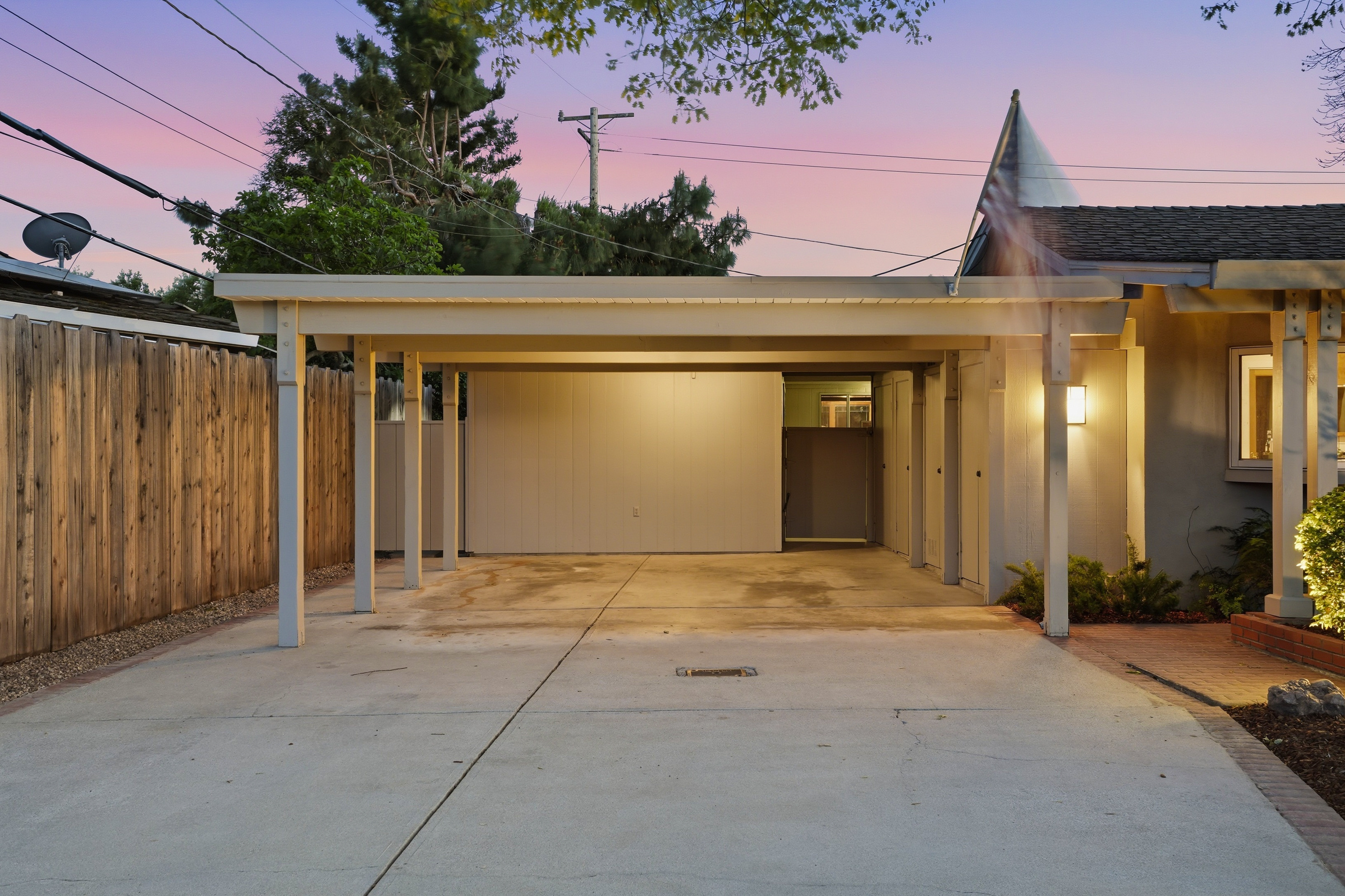 Single-Level Rancher in Coveted Neighborhood - 物件實景