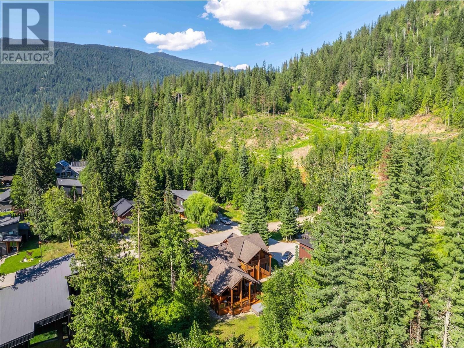 REVELSTOKE, British Columbia, V0E 2S3, CA, 6 Bedrooms Bedrooms, ,4 BathroomsBathrooms,Residential,For Sale,1912503