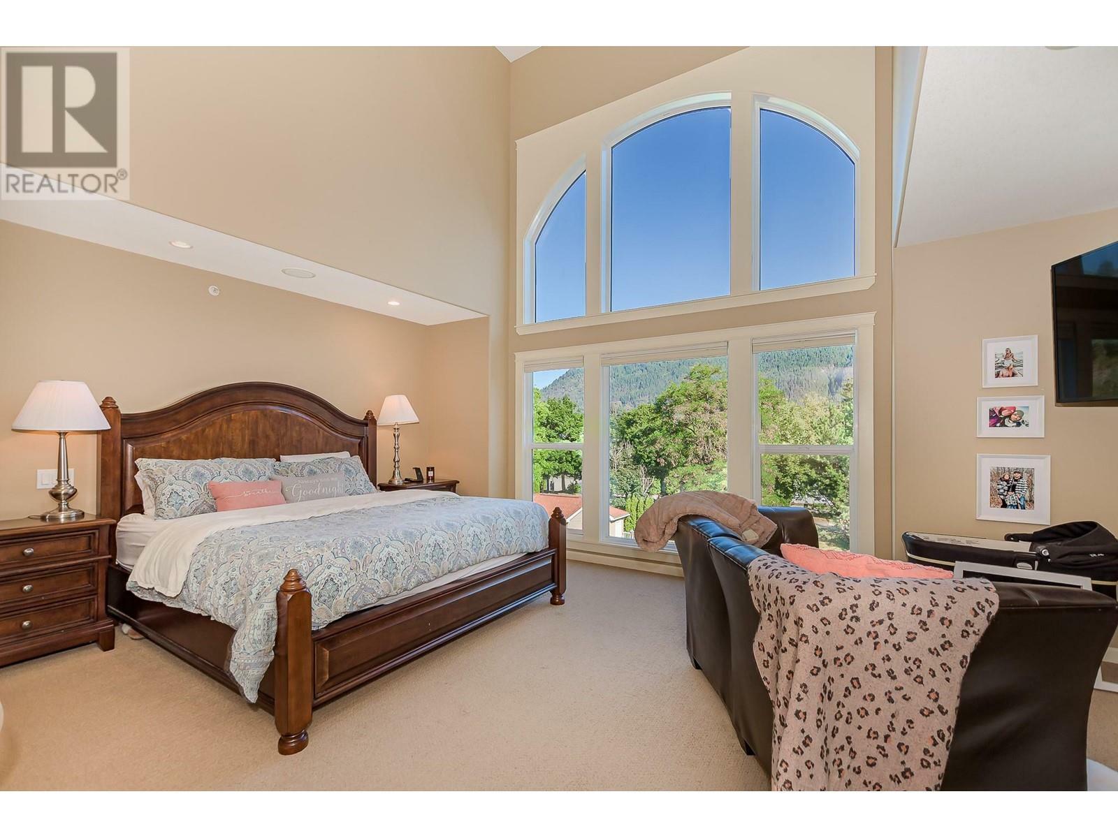 SICAMOUS, British Columbia, V0E 2V1, CA, 4 Bedrooms Bedrooms, ,2 BathroomsBathrooms,Residential,For Sale,1839055