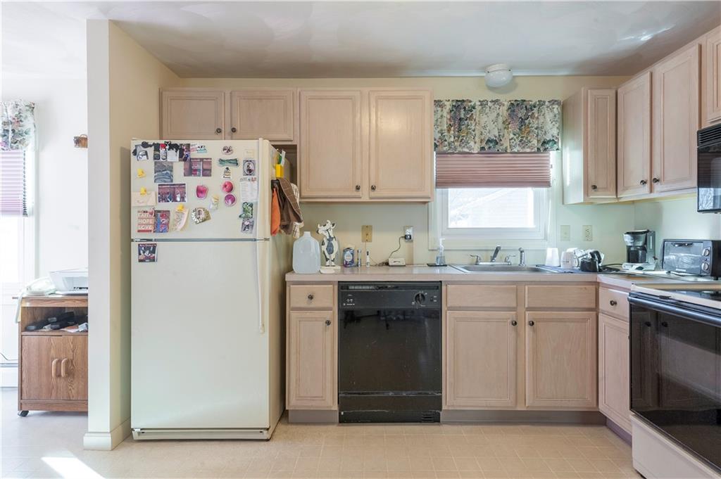 East Greenwich, Rhode Island, 02818, United States, 3 Bedrooms Bedrooms, ,2 BathroomsBathrooms,Residential,For Sale,2010043