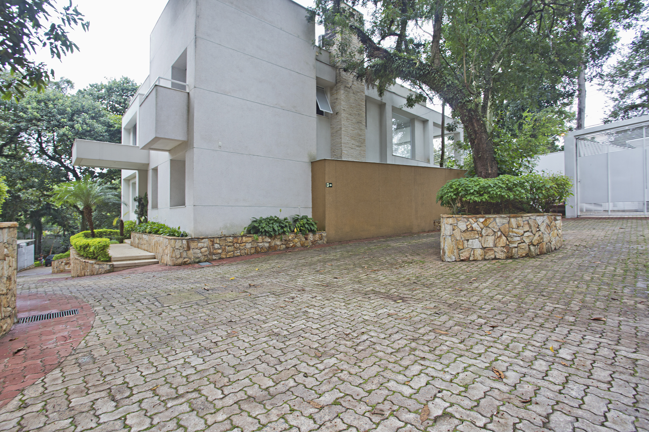  Home in a gated community surrounded by greenery - 物件實景